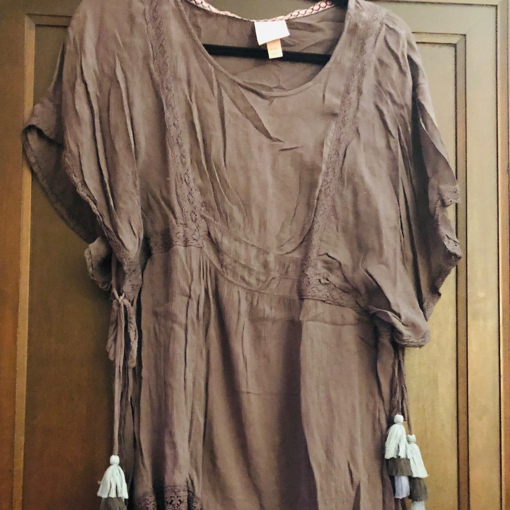 Side cinched short sleeve blouse